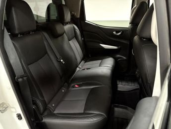 Nissan Navara 2.3 dCi N-Guard Auto 4WD Euro 6 4dr