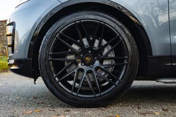 Land Rover Discovery 3.0 SD V6 HSE Luxury Auto 4WD Euro 6 (s/s) 5dr