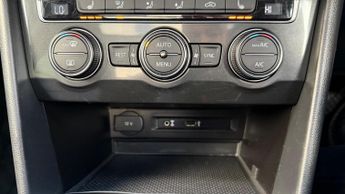 Volkswagen Tiguan 2.0 TDI BlueMotion Tech SEL DSG 4Motion Euro 6 (s/s) 5dr