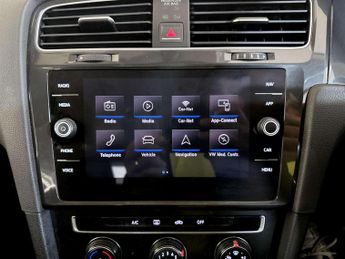 Volkswagen Golf 1.0 TSI BlueMotion Tech SE Nav Hatchback 5dr Petrol Manual Euro 