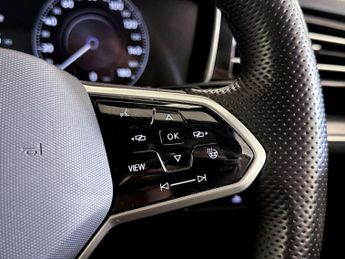 Volkswagen Touareg 3.0 TDI V6 R-Line Tech SUV 5dr Diesel Tiptronic 4Motion Euro 6 (