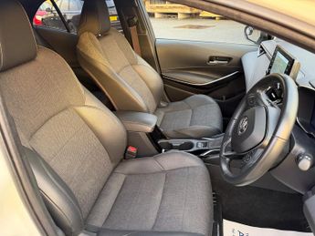 Toyota Corolla 1.8 VVT-h Design CVT Euro 6 (s/s) 5dr