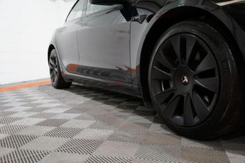 Tesla Model 3 (Dual Motor) Long Range Auto 4WDE 4dr