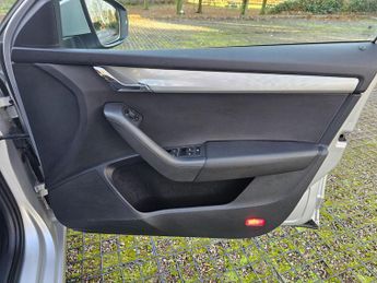 Skoda Octavia 2.0 TDI Elegance DSG Euro 5 (s/s) 5dr