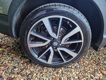 Nissan Qashqai 1.2 DIG-T Tekna XTRON 2WD Euro 6 (s/s) 5dr