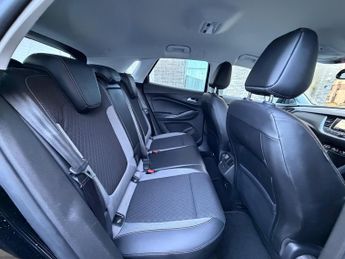 Vauxhall Grandland X 1.2 Turbo SRi Nav Auto Euro 6 (s/s) 5dr