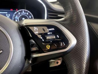 Jaguar F-PACE 2.0 P400e 17.1kWh R-Dynamic Black Auto AWD Euro 6 (s/s) 5dr