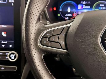 Renault Megane 1.6 E-TECH 9.8kWh RS Line Sport Tourer Auto Euro 6 (s/s) 5dr