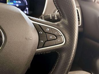 Renault Megane 1.6 E-TECH 9.8kWh RS Line Sport Tourer Auto Euro 6 (s/s) 5dr