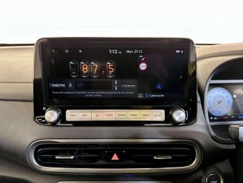 Hyundai KONA 64kWh Premium SUV 5dr Electric Auto (10.5kW Charger) (204 ps)