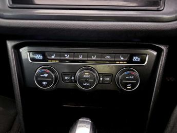 Volkswagen Tiguan 2.0 TDI BlueMotion Tech SEL SUV 5dr Diesel DSG 4Motion Euro 6 (s