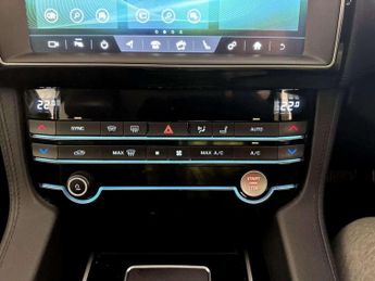 Jaguar F-PACE 2.0 D180 Portfolio Auto AWD Euro 6 (s/s) 5dr