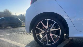 Toyota Yaris 1.5 VVT-h Dynamic E-CVT Euro 6 (s/s) 5dr