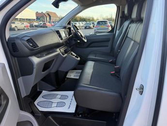 Vauxhall Vivaro 2.0 Turbo D 3100 Dynamic Auto L1 H1 Euro 6 (s/s) 6dr