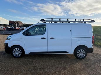 Vauxhall Vivaro 2.0 Turbo D 3100 Dynamic Auto L1 H1 Euro 6 (s/s) 6dr