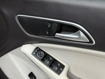 Mercedes-Benz CLA 1.6 CLA180 Sport Coupe 7G-DCT Euro 6 (s/s) 4dr