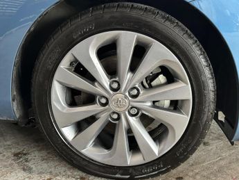 Toyota Auris 1.8 VVT-h Excel CVT Euro 6 (s/s) 5dr