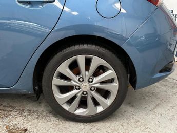 Toyota Auris 1.8 VVT-h Excel CVT Euro 6 (s/s) 5dr