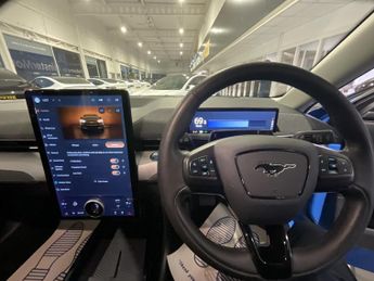 Ford Mustang Mach-E STD RANGE RWD