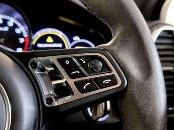 Porsche Cayenne 4.0 V8 E-Hybrid 14.1kWh Turbo S TiptronicS 4WD Euro 6 (s/s) 5dr