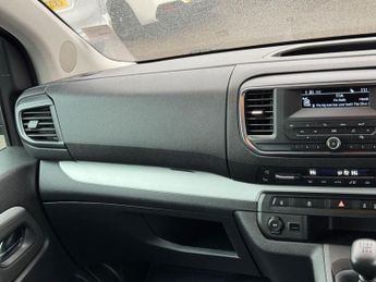 Toyota PROACE Verso 1.5D Shuttle Medium MPV MWB Euro 6 (s/s) 5dr (9 Seat)