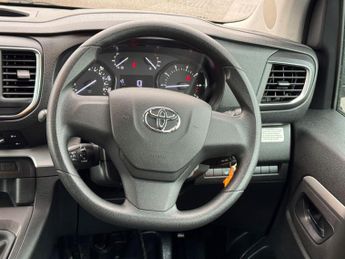 Toyota PROACE Verso 1.5D Shuttle Medium MPV MWB Euro 6 (s/s) 5dr (9 Seat)