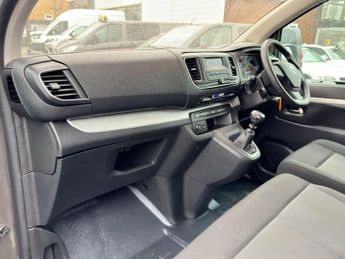 Toyota PROACE Verso 1.5D Shuttle Medium MPV MWB Euro 6 (s/s) 5dr (9 Seat)