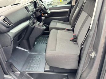 Toyota PROACE Verso 1.5D Shuttle Medium MPV MWB Euro 6 (s/s) 5dr (9 Seat)