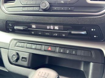 Toyota PROACE Verso 1.5D Shuttle Medium MPV MWB Euro 6 (s/s) 5dr (9 Seat)