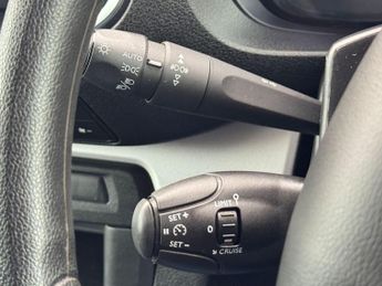 Toyota PROACE Verso 1.5D Shuttle Medium MPV MWB Euro 6 (s/s) 5dr (9 Seat)