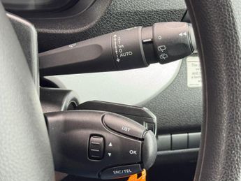 Toyota PROACE Verso 1.5D Shuttle Medium MPV MWB Euro 6 (s/s) 5dr (9 Seat)