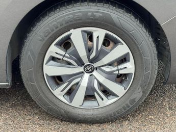 Toyota PROACE Verso 1.5D Shuttle Medium MPV MWB Euro 6 (s/s) 5dr (9 Seat)