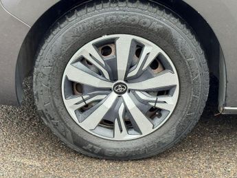 Toyota PROACE Verso 1.5D Shuttle Medium MPV MWB Euro 6 (s/s) 5dr (9 Seat)