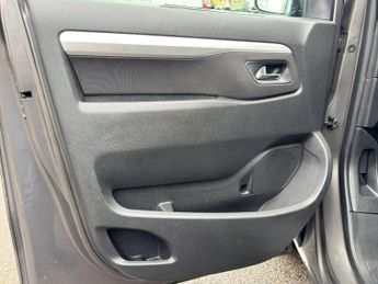 Toyota PROACE Verso 1.5D Shuttle Medium MPV MWB Euro 6 (s/s) 5dr (9 Seat)