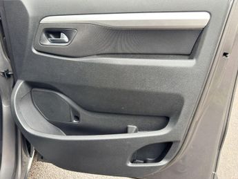 Toyota PROACE Verso 1.5D Shuttle Medium MPV MWB Euro 6 (s/s) 5dr (9 Seat)