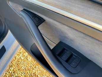 Tesla Model 3 Standard Range Plus Auto RWD 4dr