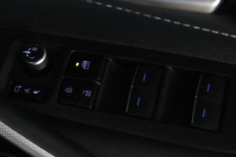 Toyota Corolla 1.8 VVT-h Design Touring Sports CVT Euro 6 (s/s) 5dr