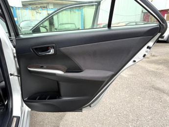 Toyota Camry 2.5 G-Package Petrol/Hybrid Saloon 4dr