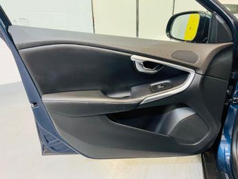 Volvo V40 Cross Country 1.6 D2 Lux Powershift Euro 5 (s/s) 5dr