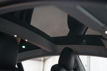 Tesla Model 3 Standard Range Plus Auto RWD 4dr