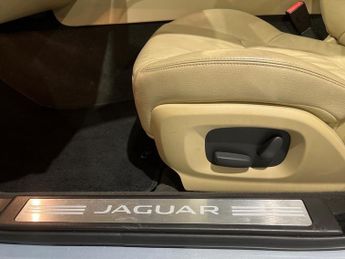 Jaguar XF 2.2d Luxury Auto Euro 5 (s/s) 4dr