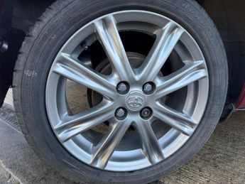 Toyota Yaris 1.33 Dual VVT-i SR Hatchback 5dr Petrol Multidrive S Euro 5 (101