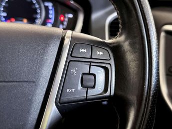 Volvo XC60 2.0 D4 R-Design Nav SUV 5dr Diesel Auto Euro 6 (s/s) (190 ps)