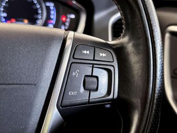 Volvo XC60 2.0 D4 R-Design Nav SUV 5dr Diesel Auto Euro 6 (s/s) (190 ps)