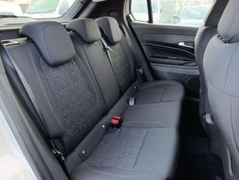 Fiat 600 1.2 MHEV SUV 5dr Petrol Hybrid e-DCT Euro 6 (s/s) (136 ps)