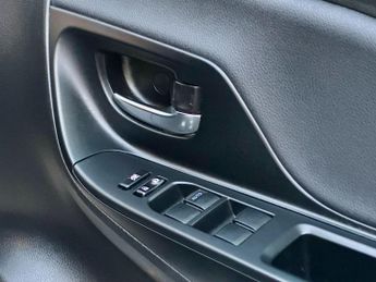 Toyota Yaris 1.5 VVT-h Excel E-CVT Euro 6 5dr (15in Alloy)