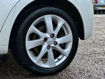 Toyota Yaris 1.5 VVT-h Excel E-CVT Euro 6 5dr (15in Alloy)