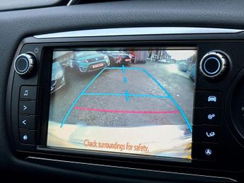 Toyota Yaris 1.5 VVT-h Excel E-CVT Euro 6 5dr (15in Alloy)