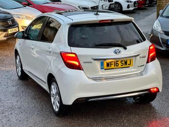 Toyota Yaris 1.5 VVT-h Excel E-CVT Euro 6 5dr (15in Alloy)