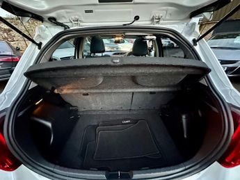 Toyota Yaris 1.5 VVT-h Excel E-CVT Euro 6 5dr (15in Alloy)